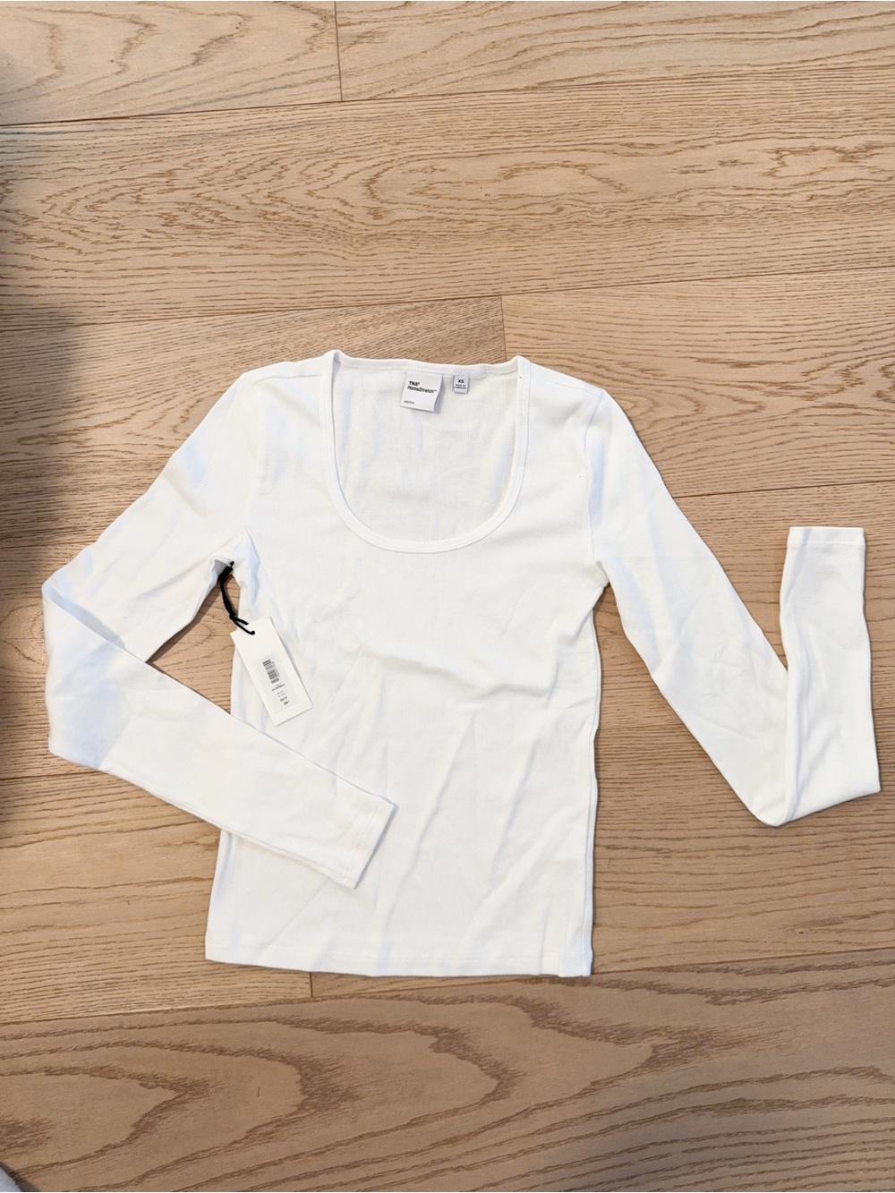 NWT 110879 Aritzia scoopneck white XS